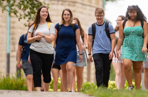 OWU students walking on campus